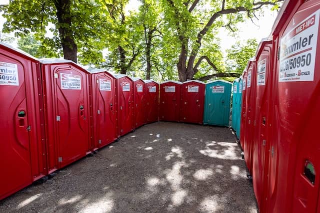 How to Make Your Guests Feel Secure with Portable Restroom Rentals 